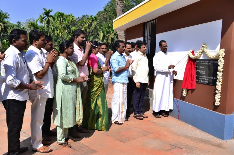 ವೇಣೂರು ಕ್ರಿಸ್ತರಾಜದಲ್ಲಿ  ಶೌಚಾಲಯ ಉದ್ಘಾಟನೆ