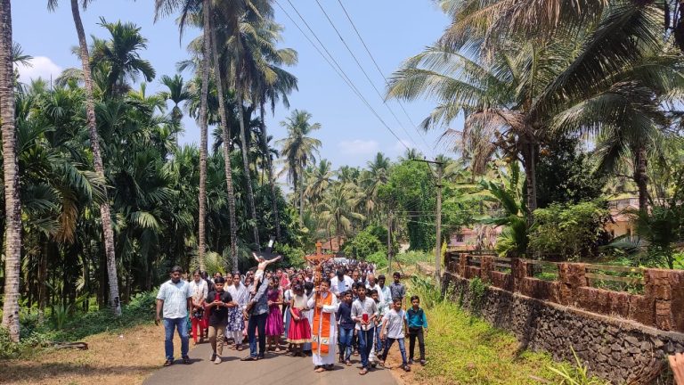 ಗಂಡಿಬಾಗಿಲು ದೇವಾಲಯದಲ್ಲಿ ಭಕ್ತಿ ಪೂರ್ವಕ ಶುಭ ಶುಕ್ರವಾರ ಆಚರಣೆ :ನೂರಾರು ಮಂದಿ ಭಾಗಿ