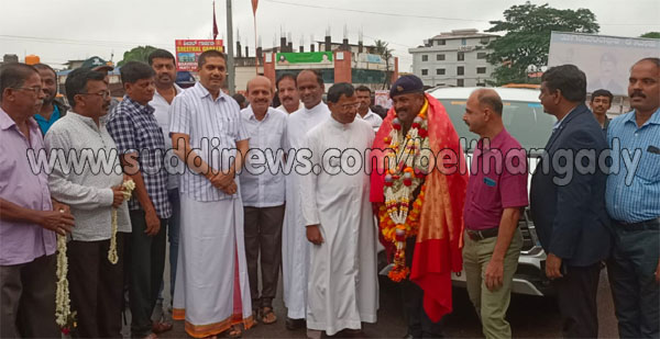 ಭೂಸೇನೆಯಲ್ಲಿ 30 ವರ್ಷ ಸೇವೆ ಸಲ್ಲಿಸಿದ ನಿವೃತ್ತ ಸುಬೇದಾರ್ ಮೆಲ್ವಿನ್ ಫೆರ್ನಾಂಡೀಸ್ ರಿಗೆ ಉಜಿರೆಯಲ್ಲಿ ಸ್ವಾಗತ