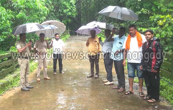 ಕುತ್ಲೂರು ಕಾಡಬಾಗಿಲು ಸೇತುವೆ ಕುಸಿತ: ಸ್ಥಳಕ್ಕೆ ಅಧಿಕಾರಿಗಳ ಭೇಟಿ