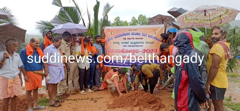 ಬರೆಂಗಾಯ ನಿಸರ್ಗ ಯುವಜನೇತರ ಮಂಡಲ ಹಾಗೂ ಅರಣ್ಯ ಇಲಾಖೆ ವತಿಯಂದ ವನಮಹೋತ್ಸವ