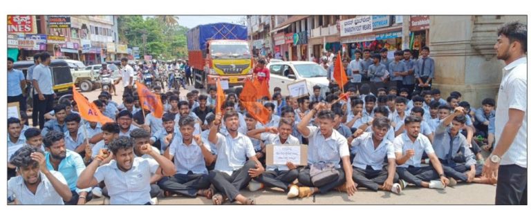 ಪ್ರತಿಭಟನೆ ನಡೆಸಿದ್ದ ಎಬಿವಿಪಿ ಮುಖಂಡರ ವಿರುದ್ಧ ಕೇಸು ದಾಖಲು