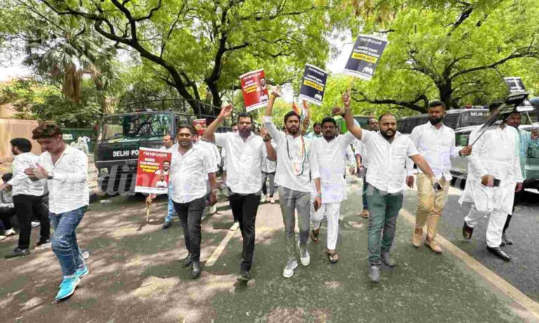 ನೀಟ್ ಪರೀಕ್ಷೆ ಅಕ್ರಮ,  ರಾಷ್ಟ್ರೀಯ ಯುವ ಕಾಂಗ್ರೆಸ್ ನಿಂದ ದೆಹಲಿಯಲ್ಲಿ ಸಂಸತ್ ಮುತ್ತಿಗೆ-  ದೆಹಲಿ ಪ್ರತಿಭಟನೆಯಲ್ಲಿ ದಕ್ಷಿಣ ಕನ್ನಡ  ಜಿಲ್ಲಾ ಯುವ ಕಾಂಗ್ರೆಸ್ ಕಾರ್ಯಕರ್ತರ ಬಂಧನ