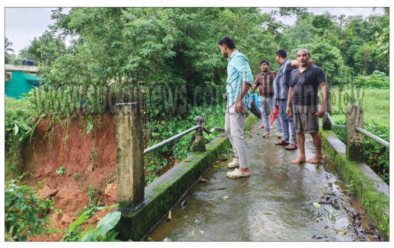 ನೆರಿಯ: ಮುಚ್ಚಿರಾಲಿಯಲ್ಲಿ ಅಪಾಯದಲ್ಲಿರುವ ಕಾಲುಸಂಕ- ಅಧಿಕಾರಿಗಳಿಂದ ಪರಿಶೀಲನೆ, ಮರ ತೆರವುಗೊಳಿಸುವಂತೆ ಭರವಸೆ