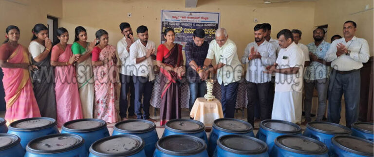 ಕೊಕ್ಕಡ ಅಮೃತ ಗ್ರಾಮ ಪಂಚಾಯತ್ ನಿಂದ ಅರ್ಹ ಫಲಾನುಭವಿಗಳಿಗೆ ನೀರಿನ ಡ್ರಮ್ ಗಳ ವಿತರಣಾ ಕಾರ್ಯಕ್ರಮ -ಶಾಸಕರಿಂದ ವಿತರಣೆ