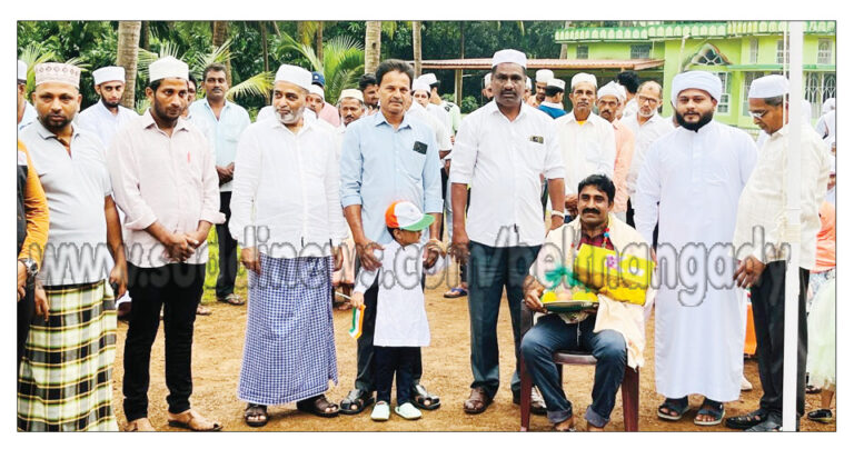 ಮಾಚಾರು ಮಸೀದಿಯಲ್ಲಿ ಸ್ವಾತಂತ್ರ ಸಂಭ್ರಮ- ಪವರ್ ಮೆನ್‌ ರಮೇಶ್ ರಿಗೆ ಗೌರವಾರ್ಪಣೆ