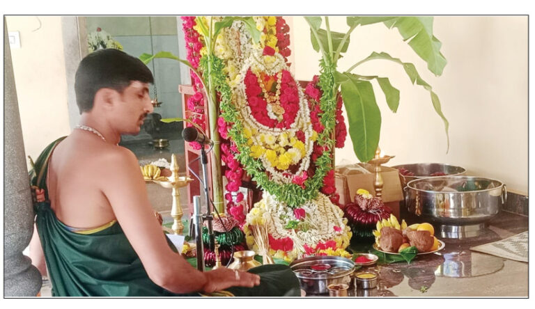 ಓಡಿಲ್ನಾಳ: ಕಿರಾತ ಮೂರ್ತಿ ಶ್ರೀ ಮಹಾಲಿಂಗೇಶ್ವರ ದೇವಸ್ಥಾನದಲ್ಲಿ ವರಮಹಾಲಕ್ಷ್ಮಿ ಪೂಜೆ