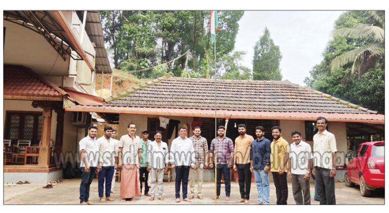 ಶಾಸಕ ಹರೀಶ್ ಪೂಂಜ ಮನೆಯಲ್ಲಿ ರಾಷ್ಟ್ರ ಧ್ವಜಾರೋಹಣ