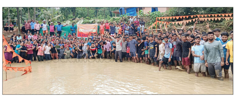 ಉಜಿರೆ: ಎಸ್.ಡಿ.ಎಂ ಇಂಜಿನಿಯರಿಂಗ್ ಕಾಲೇಜು ವಿದ್ಯಾರ್ಥಿ ಹಾಗೂ ಸಿಬ್ಬಂದಿ ವರ್ಗದವರಿಗಾಗಿ ಮೇಳೈಸಿದ ಕೆಸರುಗದ್ದೆ ಕ್ರೀಡಾಕೂಟ