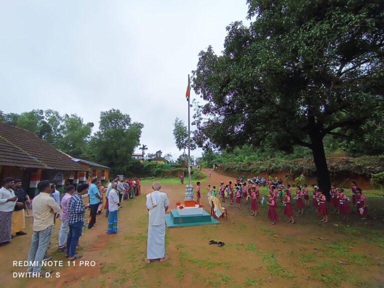 ಕಾರಿಂಜ: ಸರಕಾರಿ ಕಿರಿಯ ಪ್ರಾಥಮಿಕ ಶಾಲೆಯಲ್ಲಿ ಸ್ವಾತಂತ್ರ್ಯ ದಿನಾಚರಣೆ