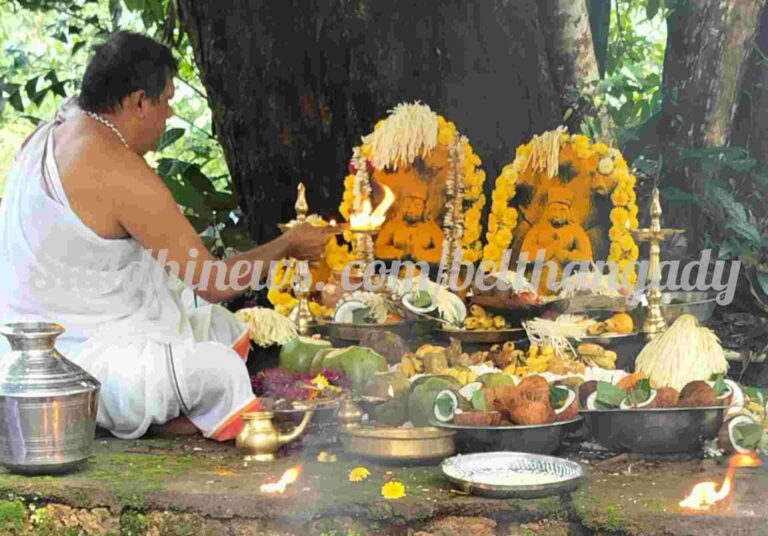 ಬೆಳ್ತಂಗಡಿಯ ಶ್ರೀ ರತ್ನತ್ರಯ ಜೈನ ತೀರ್ಥಕ್ಷೇತ್ರ ನಾಗಬನದಲ್ಲಿ ನಾಗರ ಪಂಚಮಿ ಪ್ರಯುಕ್ತ ವಿಶೇಷ ಸೇವೆ