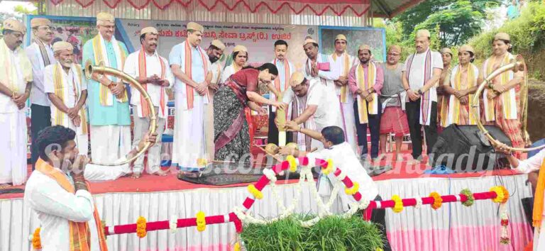 ಉಜಿರೆ: ಬೆಳಾಲು ಅಂತೋಡಿಯಲ್ಲಿ ಬದುಕು ಕಟ್ಟೋಣ ಬನ್ನಿ ಸೇವಾ ಟ್ರಸ್ಟ್ ನೇತೃತ್ವದಲ್ಲಿ ಯುವ ಸಿರಿ- 500ಕ್ಕೂ ಮಿಕ್ಕಿ ವಿದ್ಯಾರ್ಥಿಗಳಿಂದ ನೇಜಿ ನಾಟಿ ಕಾರ್ಯಕ್ರಮ