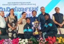 ರಾಜ್ಯ ಮಿನಿ ಒಲಂಪಿಕ್ಸ್ ನಲ್ಲಿ ವಾಲಿಬಾಲ್ ಪಂದ್ಯಾಟದಲ್ಲಿ ಟ್ರೋಫಿ ಪಡೆದ ಜಿಲ್ಲಾ ತಂಡದ ನಾಯಕ ಶಿಶಿರ್ ಜಯವಿಕ್ರಮ್