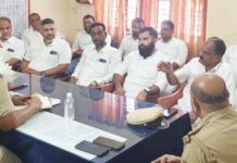 ಪಟ್ಟೂರು: ಕಾನೂನು ಬಾಹಿರ ಮನೆ ಜಪ್ತಿ- ತಪ್ಪಿತಸ್ಥ ಅಧಿಕಾರಿ ಮೇಲೆ ಕ್ರಮಕ್ಕೆ ಬೆಳ್ತಂಗಡಿ ಮುಸ್ಲಿಂ ಒಕ್ಕೂಟ ಆಗ್ರಹ-ನೂತನ ಡಿ.ವೈ.ಎಸ್.ಪಿ. ಜೊತೆ ಮುಸ್ಲಿಂ ಮುಖಂಡರ ಮಾತುಕತೆ