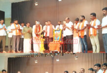 ಬೆಳ್ತಂಗಡಿ: ದೀಪಾವಳಿ ದೋಸೆ ಹಬ್ಬದಂದು ತಡೆಯಾದ ಜೈ ಭಜರಂಗಿ ಬಲಿ ತುಳು ನಾಟಕಕ್ಕೆ ಚಾಲನೆ-ಆರ್ಯನುಬಂಧ ಟೆಲಿ ಫಿಲ್ಮ್ ಟೈಟಲ್ ಬಿಡುಗಡೆ