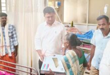 ಅಪಘಾತದಲ್ಲಿ ಗಂಭೀರ ಗಾಯಗೊಂಡ ಮಂಚ ಗುರಿಪಳ್ಳ ಅವರಿಗೆ ವಾಟರ್ ಬೆಡ್ ಹಸ್ತಾಂತರ